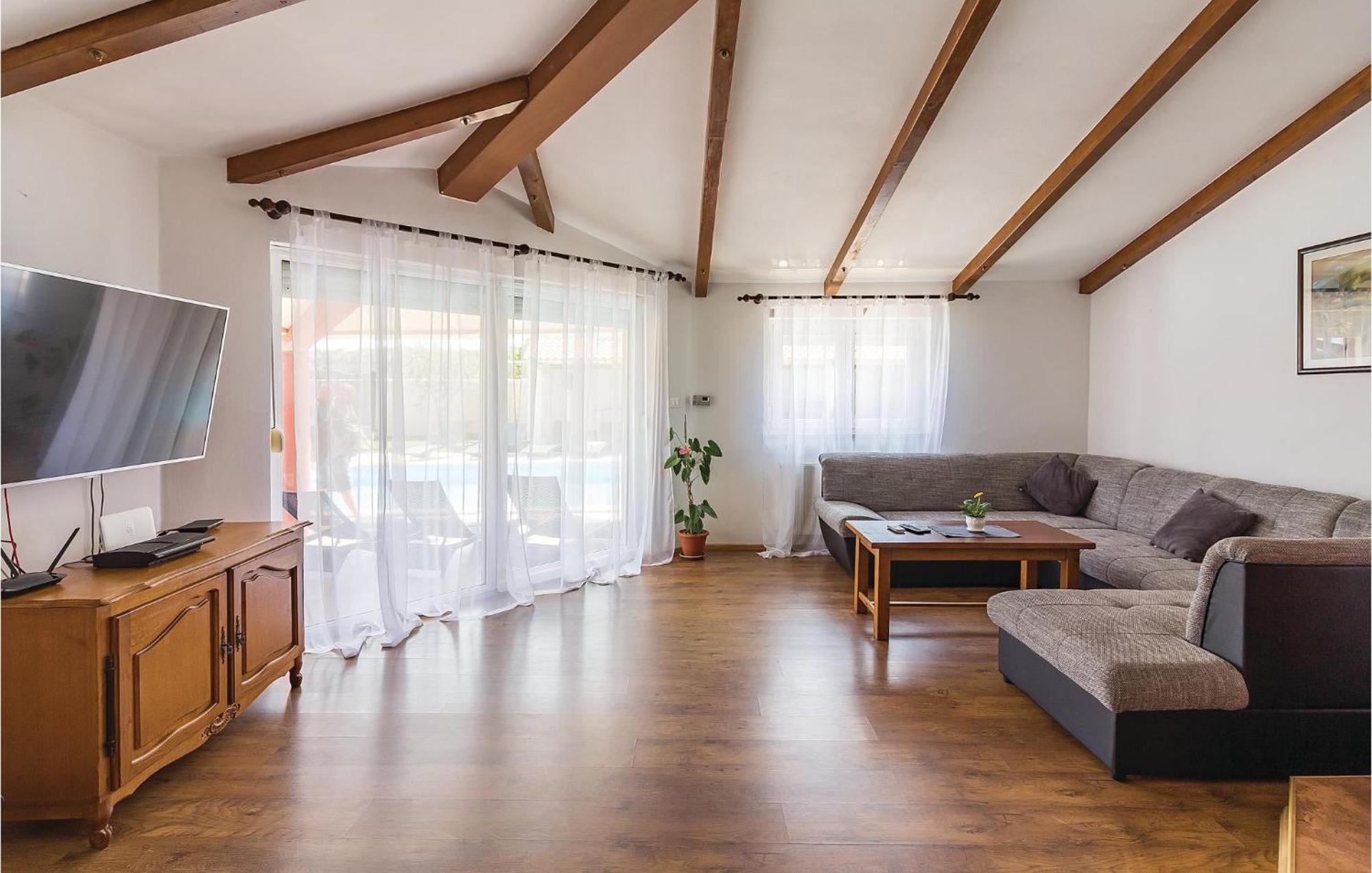 8 Bedroom Awesome Home In Pula Exterior photo